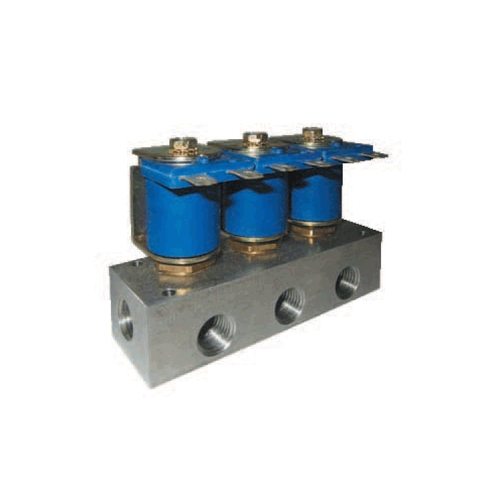 (image for) DEMA Stainless Steel Manifold Valves, Non-Metering, 1/4" NPT Three Station with Spade Coil